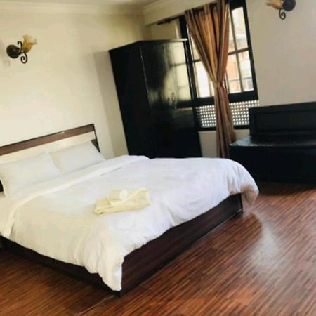لومبيني Buddha Palace Restaurant By Wb Inn المظهر الخارجي الصورة